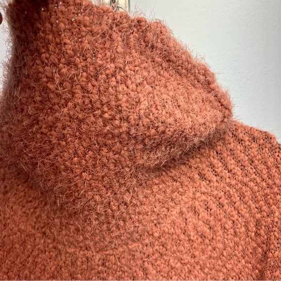 Soft fuzzy sweater from Love Tree EUC size XL - Picture 4 of 9